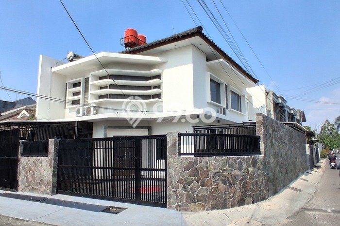 Jual Rumah Luas Elegan Dengan View Cantik di BKR, Bandung Jual Rumah Luas Elegan Dengan View Cantik di BKR, Bandung