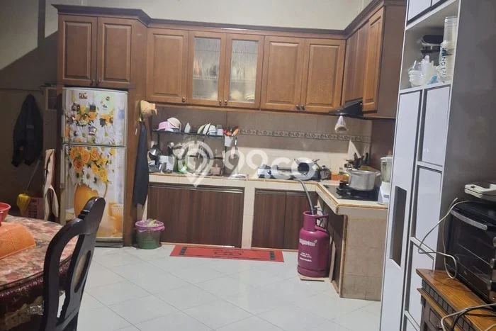 Dijual Rumah 8 Kamar Lokasi Ideal Bagus dan Strategis di Karawaci Dijual Rumah 8 Kamar Lokasi Ideal Bagus dan Strategis di Karawaci