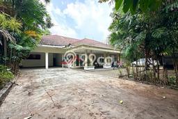 Ready to Use! Luxury House LT 1374m2 Desain Elegan di Kemang Ready to Use! Luxury House LT 1374m2 Desain Elegan di Kemang