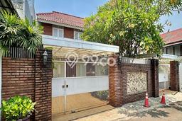 Ready to Use! Premium House LT 301m2 Desain Elegan di Lebak Bulus Ready to Use! Premium House LT 301m2 Desain Elegan di Lebak Bulus