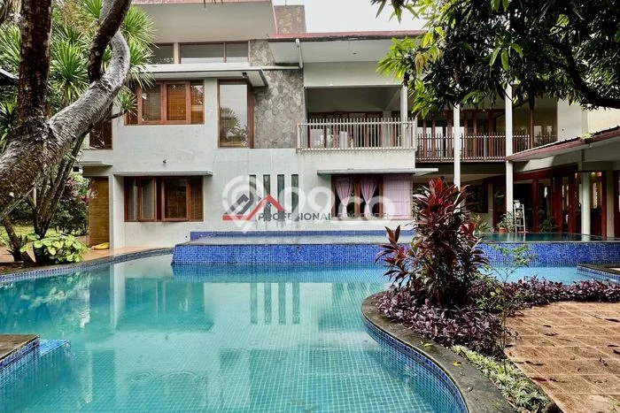 For Sale! Luxury House LT 2425m2 Desain Elegan di Pangkalan Jati For Sale! Luxury House LT 2425m2 Desain Elegan di Pangkalan Jati