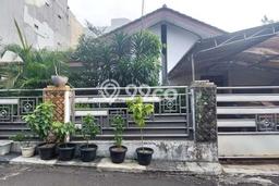 Kesempatan Investasi 5 Kamar Tidur dan 4 Kamar Mandi di Bintaro, Dekat Pusat Kota, Jakarta Selatan Kesempatan Investasi 5 Kamar Tidur dan 4 Kamar Mandi di Bintaro, Dekat Pusat Kota, Jakarta Selatan