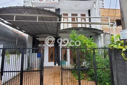 Dijual Rumah Mewah Elegan Dengan View Cantik di Margonda, Depok Dijual Rumah Mewah Elegan Dengan View Cantik di Margonda, Depok