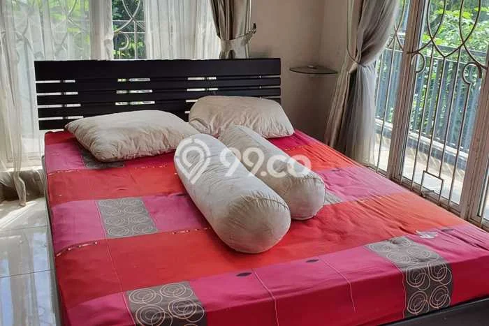 Hunian Mewah LB 300m2 Siap Huni Desain Elegan di Bintaro, Tangerang Selatan Hunian Mewah LB 300m2 Siap Huni Desain Elegan di Bintaro, Tangerang Selatan