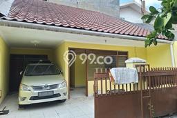 RECOMMENDED! Rumah di Tebet, 1 KM, Lokasi Strategis, Luas 135m² Bangunan 100m² RECOMMENDED! Rumah di Tebet, 1 KM, Lokasi Strategis, Luas 135m² Bangunan 100m²