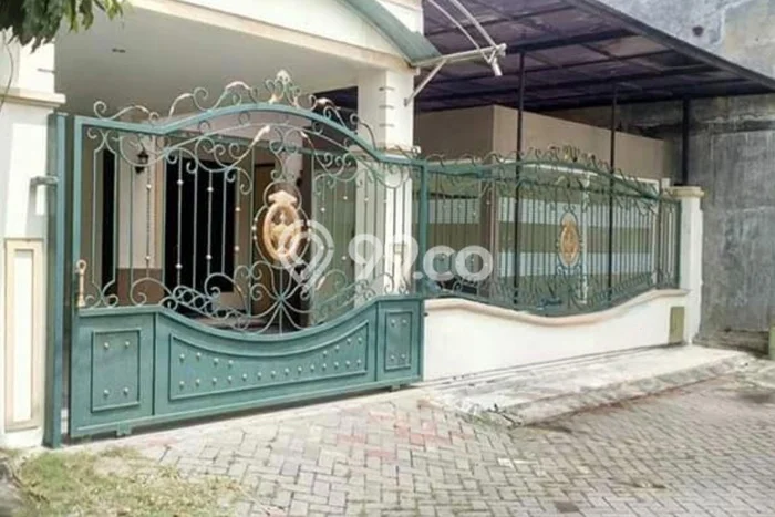 Lokasi terbaik! Rumah siap huni dikontrakkan di Jambangan LB 120m2 Lokasi terbaik! Rumah siap huni dikontrakkan di Jambangan LB 120m2