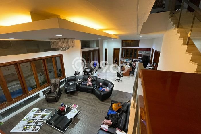 Rumah Elit Modern Siap Huni di Burangrang Bandung Rumah Elit Modern Siap Huni di Burangrang Bandung