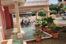 For Sale! Luxury House LT 378m2 Desain Elegan di Kemang Pratama For Sale! Luxury House LT 378m2 Desain Elegan di Kemang Pratama