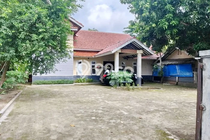 HARGA SPECIAL! Rumah Strategis di Labuan, LT 4241m2m² Bangunan 177m2m² HARGA SPECIAL! Rumah Strategis di Labuan, LT 4241m2m² Bangunan 177m2m²