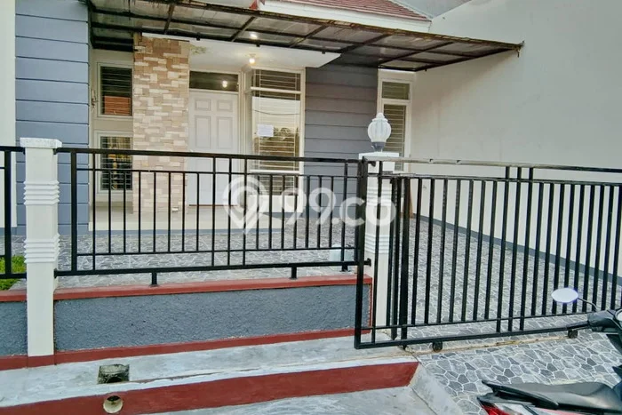 Rumah Nyaman dengan 4 Kamar Tidur di Kawasan Jombang, Cilegon Rumah Nyaman dengan 4 Kamar Tidur di Kawasan Jombang, Cilegon