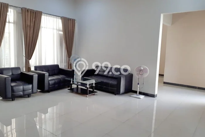Rumah Nyaman dengan 4 Kamar Tidur di Kawasan Jombang, Cilegon Rumah Nyaman dengan 4 Kamar Tidur di Kawasan Jombang, Cilegon
