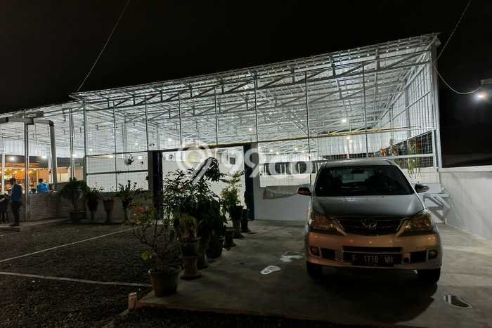 LOKASI BISNIS! Komersial For Rent Kawasan Serpong, Luas 220m², Akses Utama LOKASI BISNIS! Komersial For Rent Kawasan Serpong, Luas 220m², Akses Utama