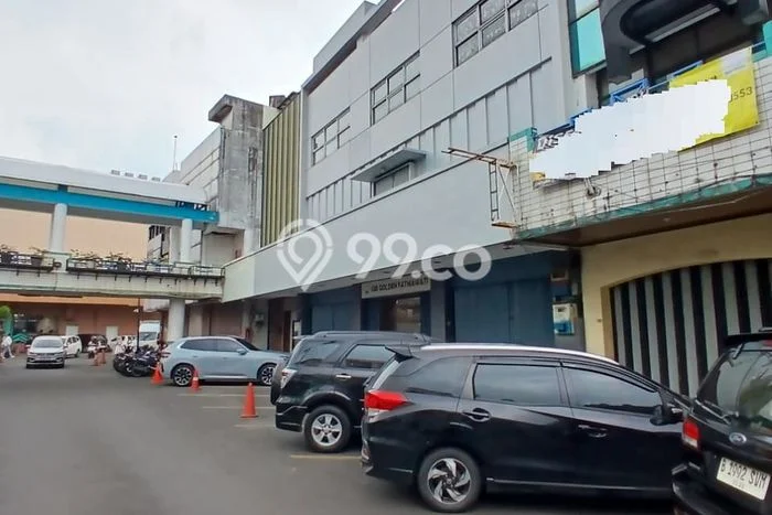 Ruko Disewa di Jakarta Selatan dengan LB 202m2 Area Komersial Ramai Ruko Disewa di Jakarta Selatan dengan LB 202m2 Area Komersial Ramai