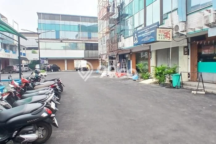 Ruko Disewa di Jakarta Selatan dengan LB 72m2 Area Komersial Ramai Ruko Disewa di Jakarta Selatan dengan LB 72m2 Area Komersial Ramai