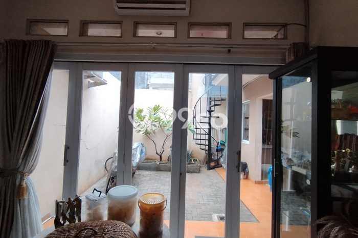 Hunian Strategis 4 KT LB 100m2 Kondisi Bagus di BSD Griya Loka Hunian Strategis 4 KT LB 100m2 Kondisi Bagus di BSD Griya Loka