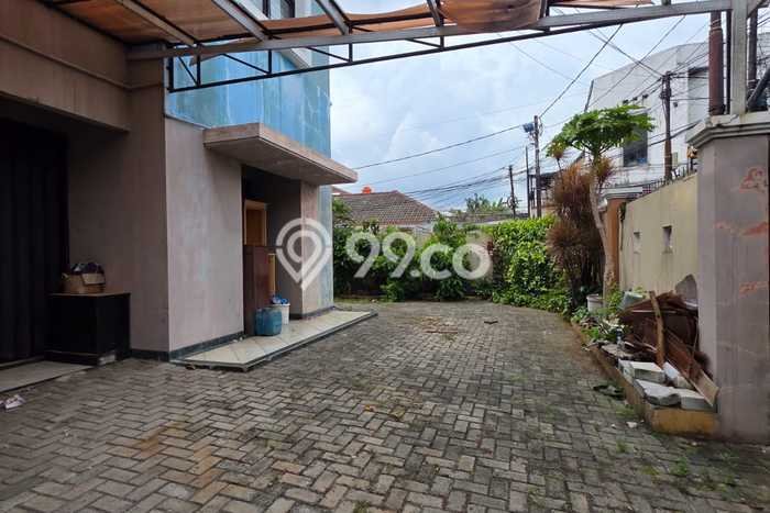 Ready to Use! Premium House LT 240m2 Desain Modern di Tomang Ready to Use! Premium House LT 240m2 Desain Modern di Tomang