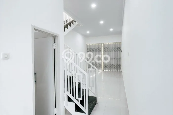 Ruko Dijual di Bekasi LT 60m2 & LB 100m2 Lokasi Terbaik! Ruko Dijual di Bekasi LT 60m2 & LB 100m2 Lokasi Terbaik!