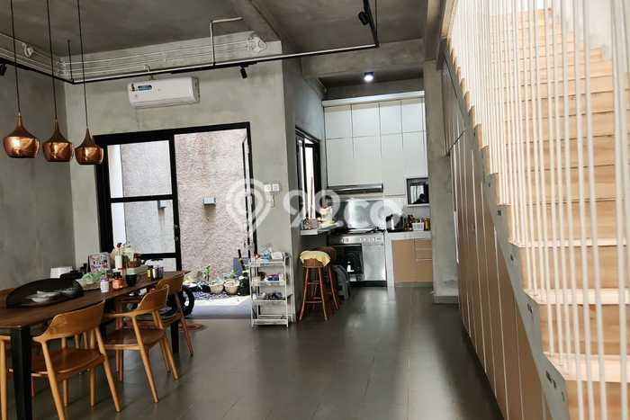 Siap Huni Rumah Mewah 2 Kamar di Kelapa Gading Dekat ke Mana Pun Siap Huni Rumah Mewah 2 Kamar di Kelapa Gading Dekat ke Mana Pun
