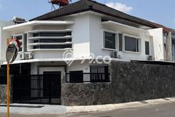 Rumah Elit Modern Tanpa Renovasi di Buah Batu Bandung Rumah Elit Modern Tanpa Renovasi di Buah Batu Bandung