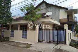 Rumah 4 Kamar Dekat Pusat Perbelanjaan di , Tangerang Rumah 4 Kamar Dekat Pusat Perbelanjaan di , Tangerang