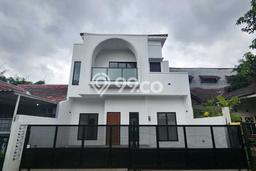 Ready to Use! Luxury House LT 135m2 Desain Modern di BSD Kencana Loka Ready to Use! Luxury House LT 135m2 Desain Modern di BSD Kencana Loka