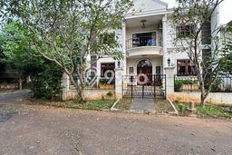 Ready to Use! Premium House LT 380m2 Desain Elegan di BSD Ready to Use! Premium House LT 380m2 Desain Elegan di BSD