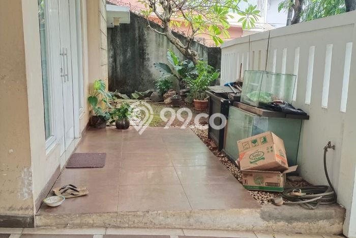 Rumah Elit LB 400m2 Siap Huni Desain Elegan di Bintaro, Tangerang Selatan Rumah Elit LB 400m2 Siap Huni Desain Elegan di Bintaro, Tangerang Selatan