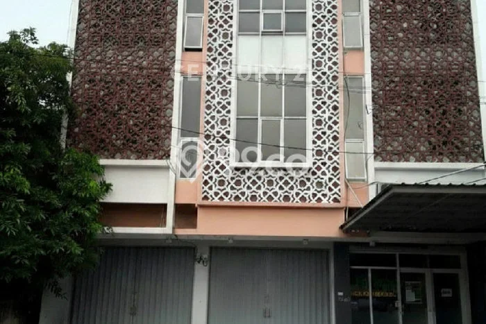 Area Ramai! Ruko Dijual di Kelapa Dua untuk Bisnis Luas Bangunan 60m2 Area Ramai! Ruko Dijual di Kelapa Dua untuk Bisnis Luas Bangunan 60m2