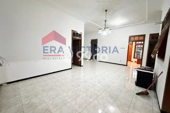 BEST DEAL! Rumah area , 4 KT, Dekat Pusat Kota, Luas 400m2m² Bangunan 250m2m² BEST DEAL! Rumah area , 4 KT, Dekat Pusat Kota, Luas 400m2m² Bangunan 250m2m²