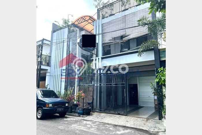 Rumah Mewah 5 Kamar Tidur Akses Mudah di , Kediri Rumah Mewah 5 Kamar Tidur Akses Mudah di , Kediri