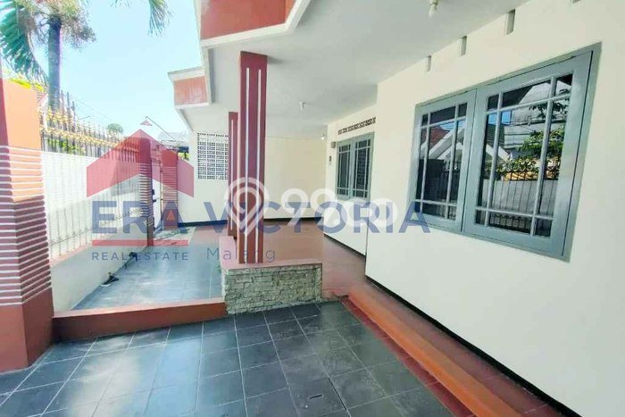 Rumah di Lowokwaru, 3 KM, Pemandangan Indah, Luas 150m2m² Bangunan 200m2m² Rumah di Lowokwaru, 3 KM, Pemandangan Indah, Luas 150m2m² Bangunan 200m2m²