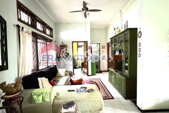 Rumah Terawat di , Malang, LT 245m2m² LB 100m2m² DIJUAL CEPAT! Rumah Terawat di , Malang, LT 245m2m² LB 100m2m² DIJUAL CEPAT!