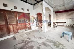 PENAWARAN TERBAIK! Rumah Strategis di Pakis, Luas 165m2m² Bangunan 36m2m² PENAWARAN TERBAIK! Rumah Strategis di Pakis, Luas 165m2m² Bangunan 36m2m²