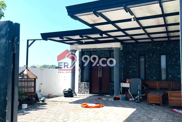 Rumah Strategis dengan Luas Tanah 130m2m² dan Luas Bangunan 126m2m² di Area Semen, Kediri Rumah Strategis dengan Luas Tanah 130m2m² dan Luas Bangunan 126m2m² di Area Semen, Kediri