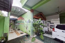 Rumah Strategis area Kepanjen, Malang, Luas 540m2m² Bangunan 300m2m² - HARGA NEGO! Rumah Strategis area Kepanjen, Malang, Luas 540m2m² Bangunan 300m2m² - HARGA NEGO!