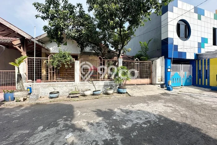 Lokasi strategis! Rumah siap huni dikontrakkan di Lowokwaru LB 200m2 Lokasi strategis! Rumah siap huni dikontrakkan di Lowokwaru LB 200m2
