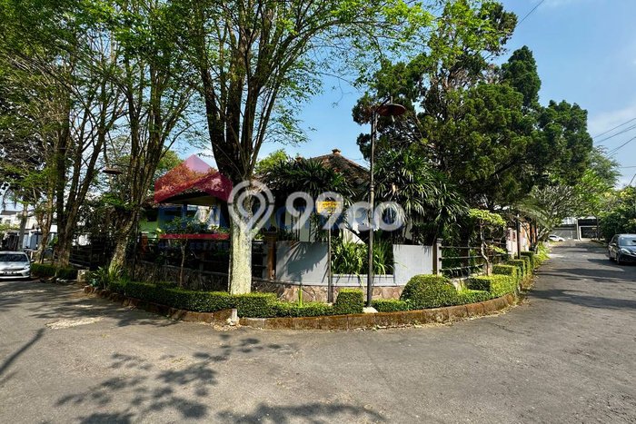 Rumah Terawat di , Malang, LT 245m2m² LB 100m2m² DIJUAL CEPAT! Rumah Terawat di , Malang, LT 245m2m² LB 100m2m² DIJUAL CEPAT!