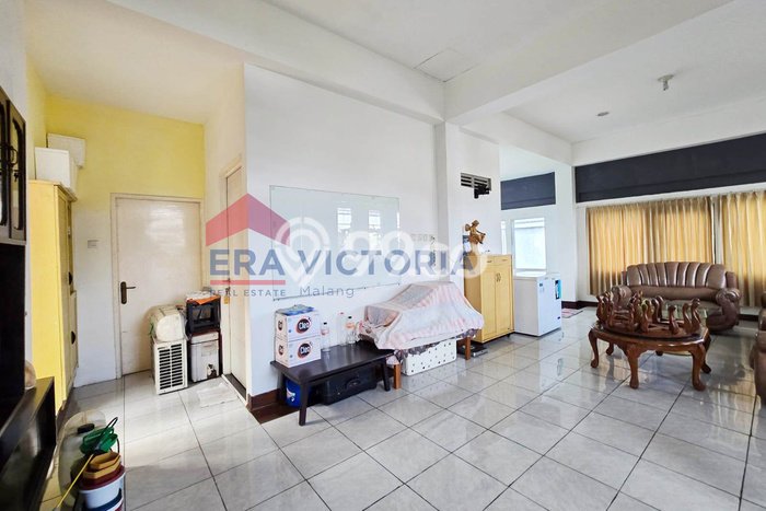SPECIAL OFFER! Tersedia KPR Rumah Modern lokasi Blimbing, Malang, LT 162m2m² Bangunan 324m2m² SPECIAL OFFER! Tersedia KPR Rumah Modern lokasi Blimbing, Malang, LT 162m2m² Bangunan 324m2m²