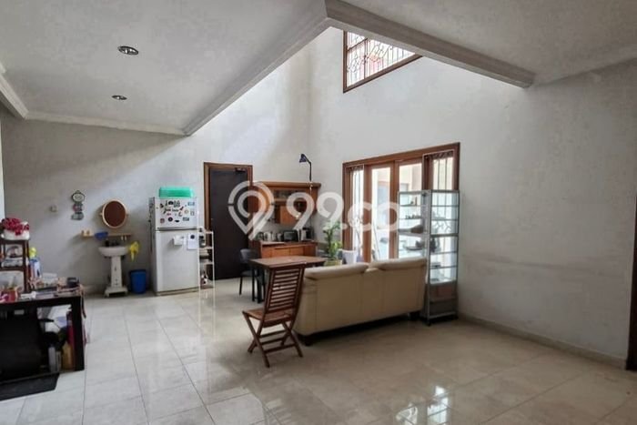 Rumah Mewah Siap Huni LT 240m2 di Sukolilo, Surabaya Rumah Mewah Siap Huni LT 240m2 di Sukolilo, Surabaya