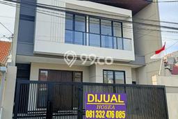 Rumah LT 180m² / LB 270m² One Gate System di Sukolilo, Surabaya Rumah LT 180m² / LB 270m² One Gate System di Sukolilo, Surabaya