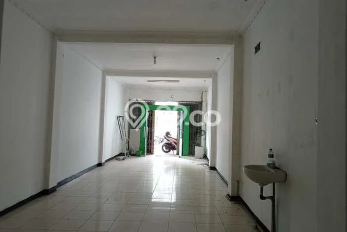 Ruko Komersial Disewakan di Gubeng Surabaya Luas 180m2 Ruko Komersial Disewakan di Gubeng Surabaya Luas 180m2