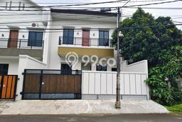 For Sale Hunian Rumah Terawat 4 Kamar di Bintaro, Jakarta Selatan For Sale Hunian Rumah Terawat 4 Kamar di Bintaro, Jakarta Selatan