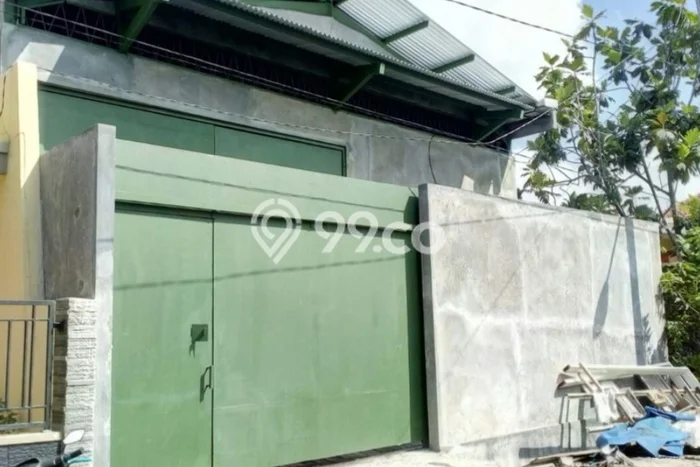 Unit Gudang Dijual di Surabaya LT 191m2 & LB 160m2 Unit Gudang Dijual di Surabaya LT 191m2 & LB 160m2