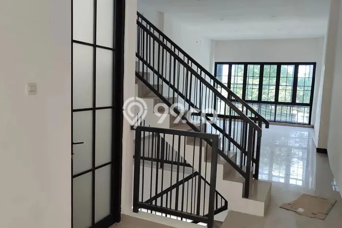 Disewakan Ruko di Kawasan Ramai Sukomanunggal Luas 200m2 Disewakan Ruko di Kawasan Ramai Sukomanunggal Luas 200m2
