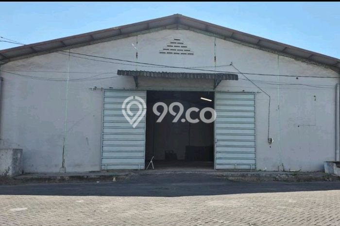 KEUNTUNGAN BERLIPAT! Gudang Kawasan Tandes, Luas 480m2m², Lokasi Jalan Utama KEUNTUNGAN BERLIPAT! Gudang Kawasan Tandes, Luas 480m2m², Lokasi Jalan Utama