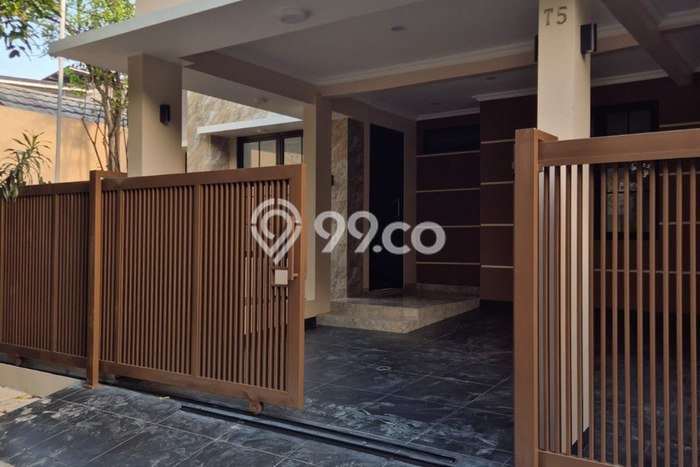 Ready to Use! Luxury House LT 216m2 Desain Modern di Kemang Pratama Ready to Use! Luxury House LT 216m2 Desain Modern di Kemang Pratama