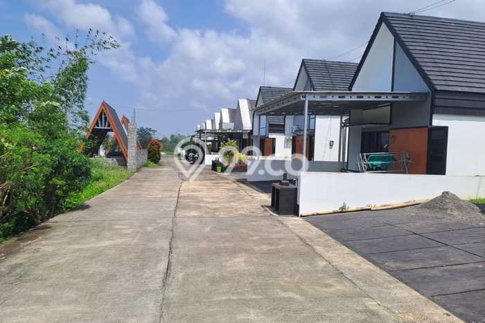 For Sale Rumah 2 Kamar Lokasi Ideal Nyaman dan Strategis di Mijen For Sale Rumah 2 Kamar Lokasi Ideal Nyaman dan Strategis di Mijen