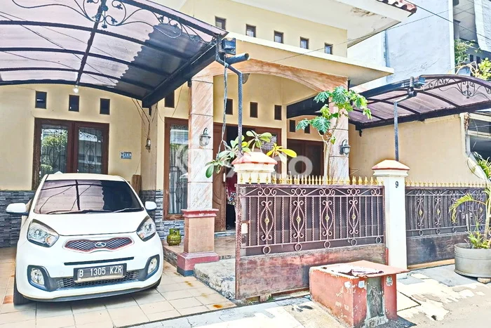 Rumah Luas Asri 3 KT Siap Pakai di Rawamangun Jakarta Timur Rumah Luas Asri 3 KT Siap Pakai di Rawamangun Jakarta Timur