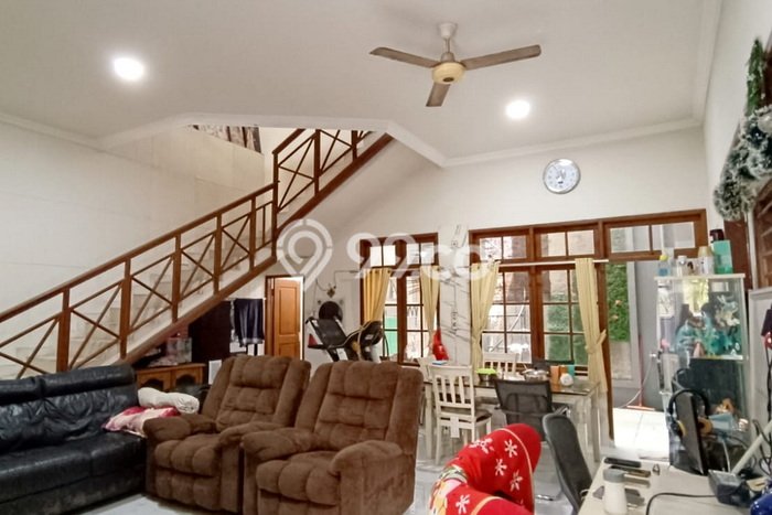 Rumah Luas Asri 3 KT Siap Pakai di Rawamangun Jakarta Timur Rumah Luas Asri 3 KT Siap Pakai di Rawamangun Jakarta Timur