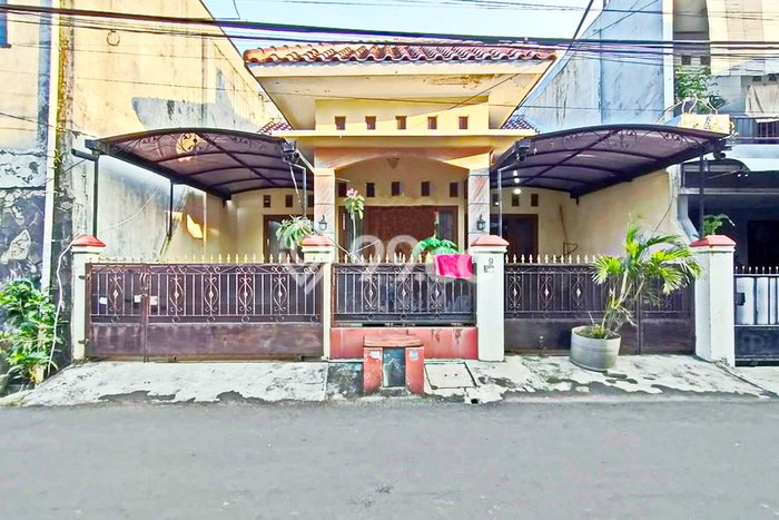 Rumah Luas Asri 3 KT Siap Pakai di Rawamangun Jakarta Timur Rumah Luas Asri 3 KT Siap Pakai di Rawamangun Jakarta Timur